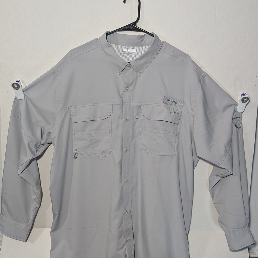 Columbia Gray Casual Button Down Shirt with Roll-Up Sleeves